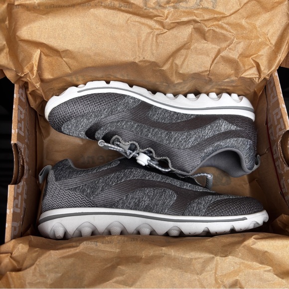 Propet Women's TravelActiv Aero Shoe, Silver, Size 6 NIB - Picture 10 of 13